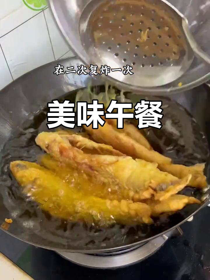 午餐大受欢迎,炸梭鱼、炒鸡与酸辣土豆丝齐上阵!