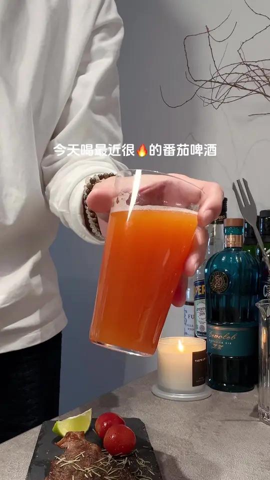 最近很火的居酒屋喝法,番茄生啤……红眼(Red Eye)是一款很经典的用啤酒做基酒的鸡尾酒
