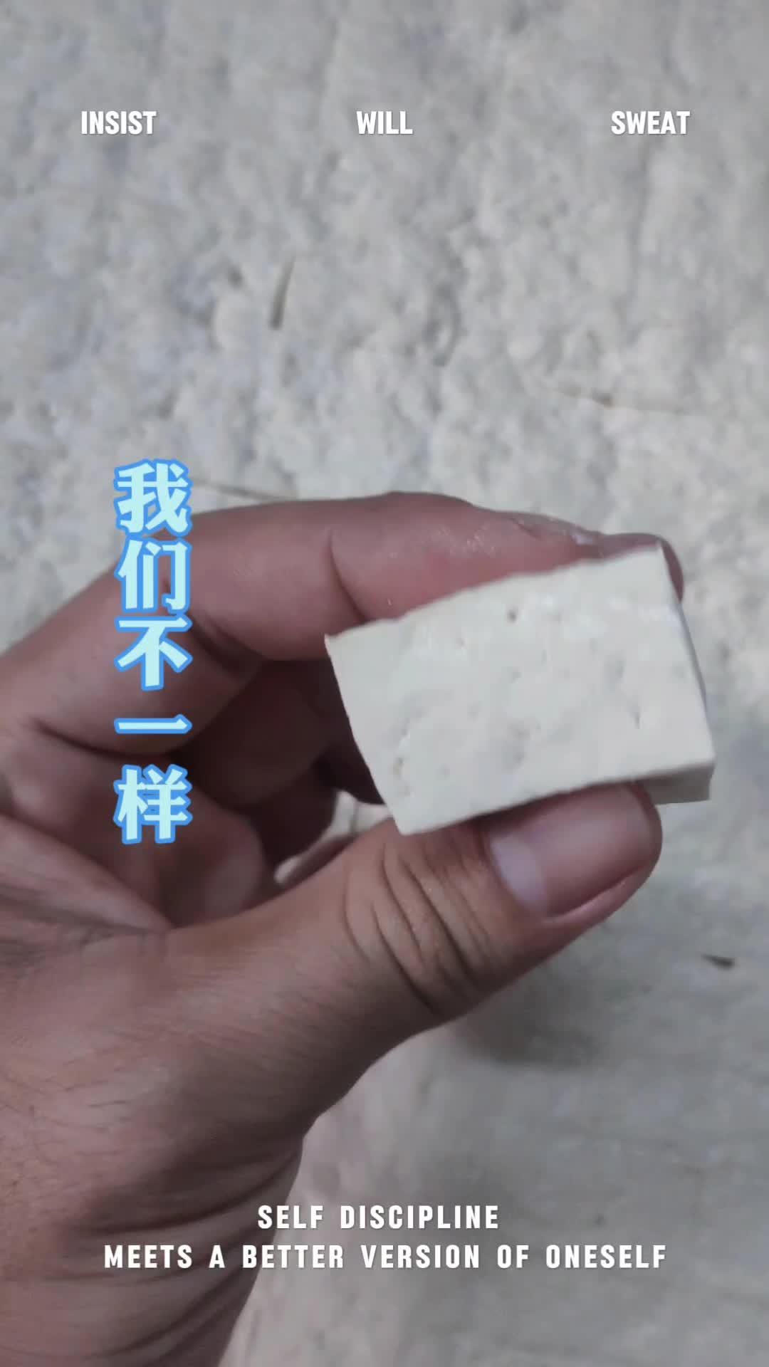 每次出摊看到老客们的满意笑容,是我们最宝贵的奖励。每一次的笑容都是对我们冰激凌臭豆腐的最好