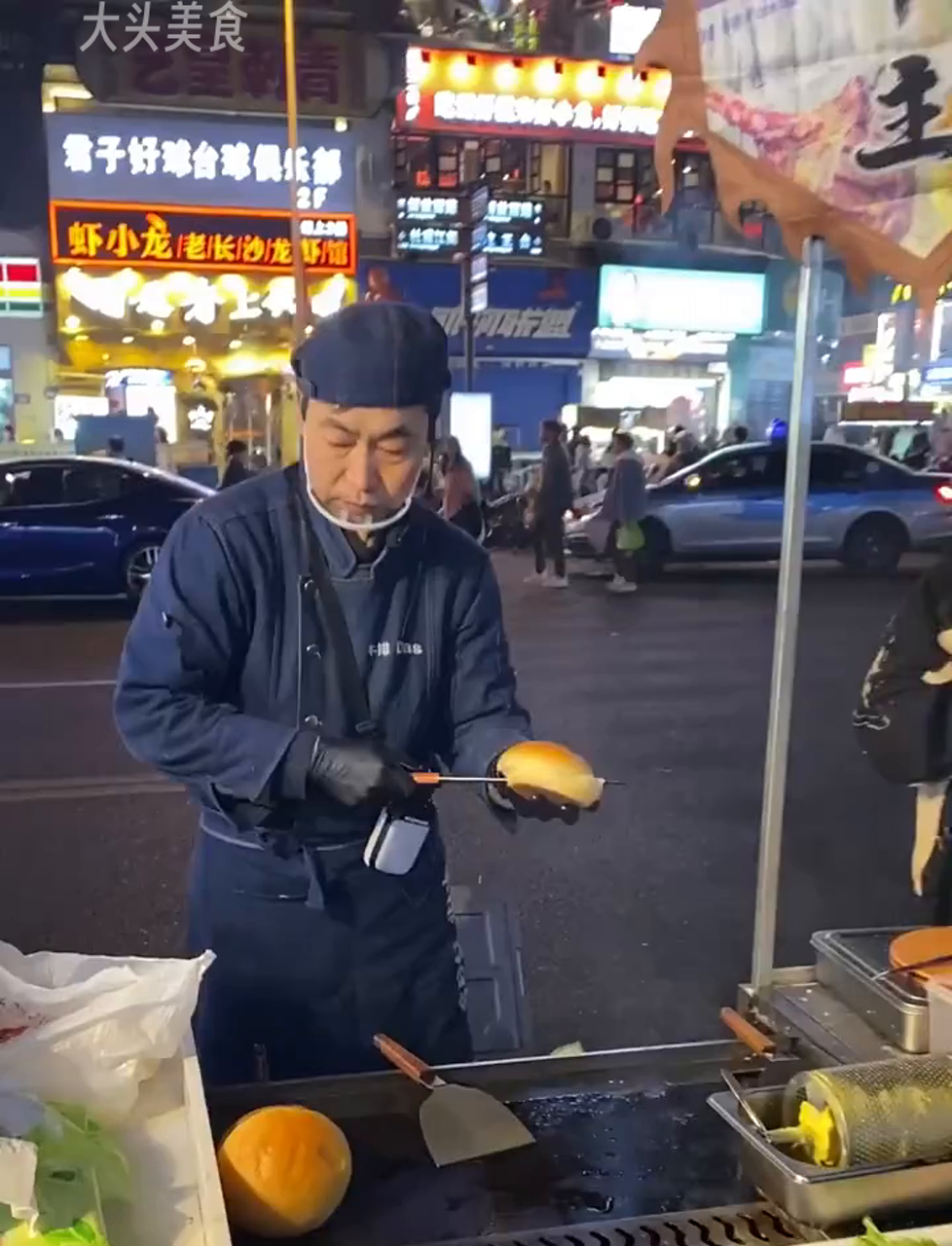 街头巧遇霸王牛肉汉堡，46元一份，安格斯谷饲牛肉，口感超赞！