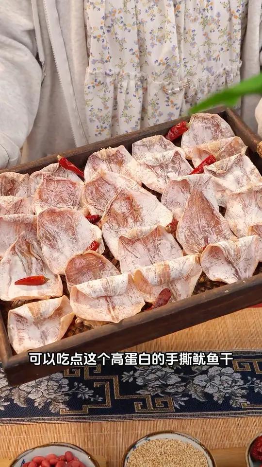 入冬正是吃鱿鱼的时候,高蛋白还解馋!烤鱿鱼干追剧小零食冬天就爱这一口土味在初雪美食里感受幸
