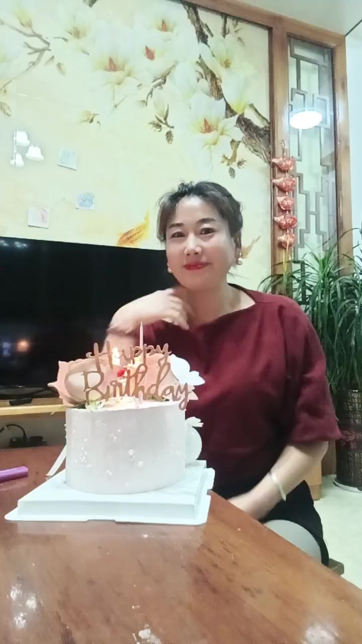 谢谢孙女的妈妈送的生日蛋糕