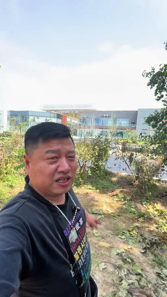 杉杉奥特莱斯二七店马上就要开业了 杉杉奥特莱斯二七店 郑州腿哥 广告