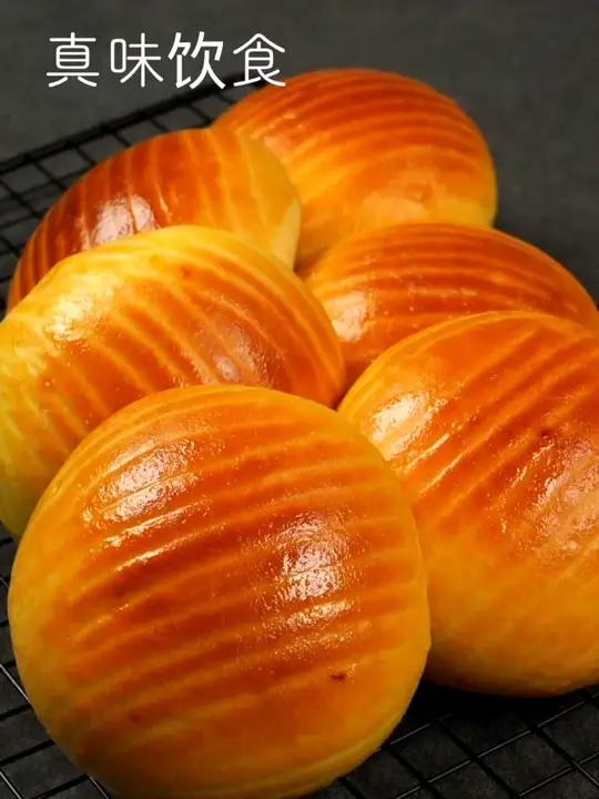 我做出了咱80后小时候吃的面包味道 高筋面粉230克 冰牛奶80克 炼乳25克 鸡蛋1个 