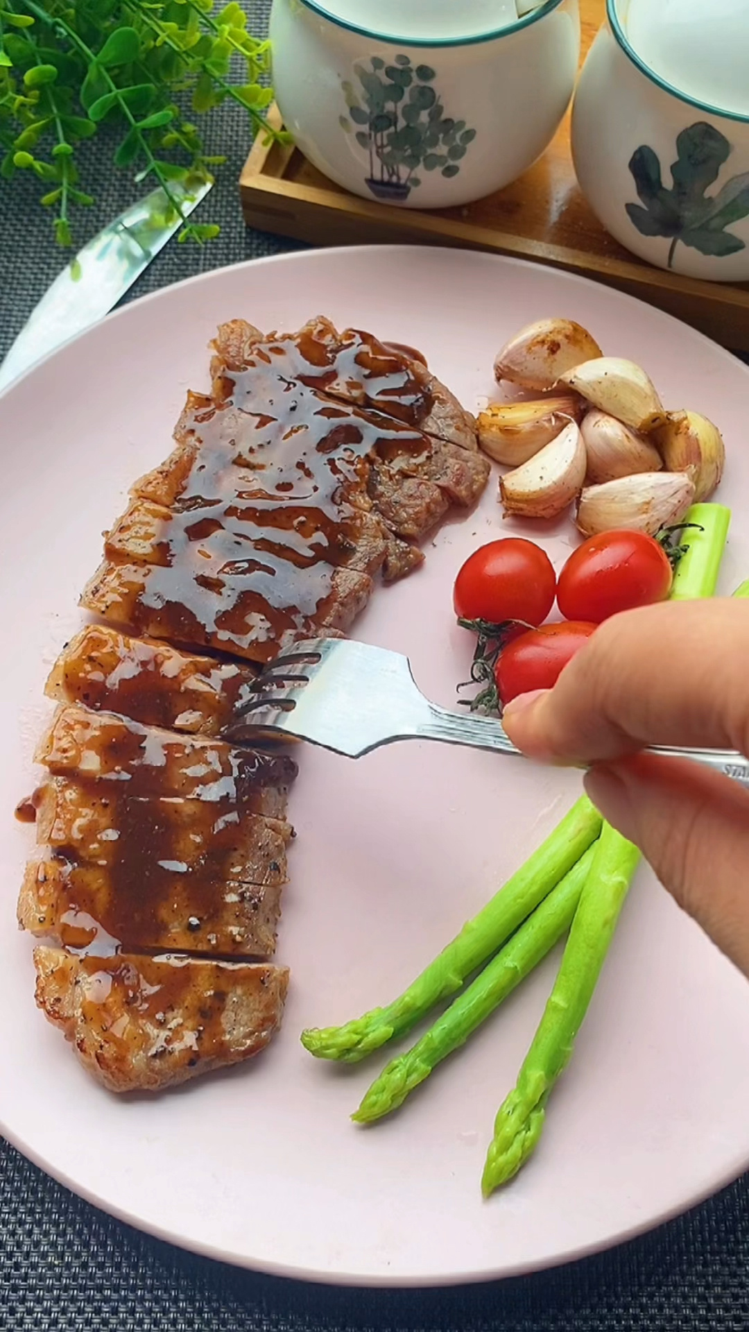 想吃牛排不用出去了教你在家做搭配自制黑胡椒酱一口下去超满足