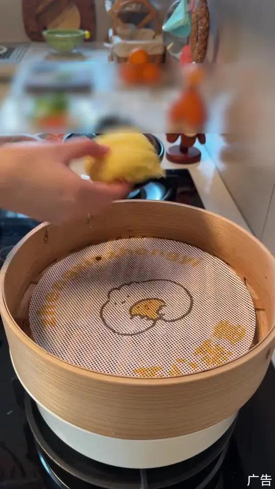 把面条放锅里蒸一蒸,出锅就是大小孩都爱的美食,简单方便,巨香,嘎嘎好吃!竹升面 炒面