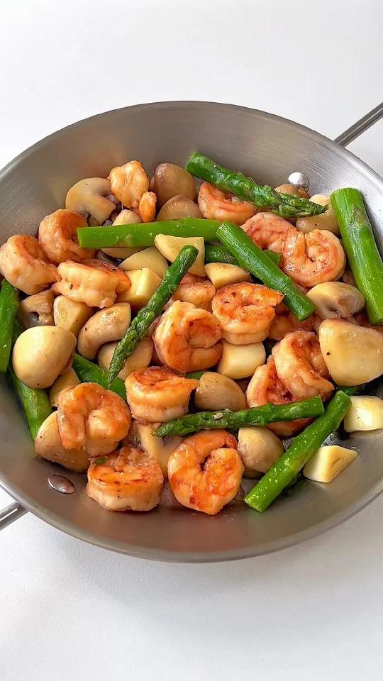 超好吃的减脂餐虾仁芦笋炒蘑菇低卡营养