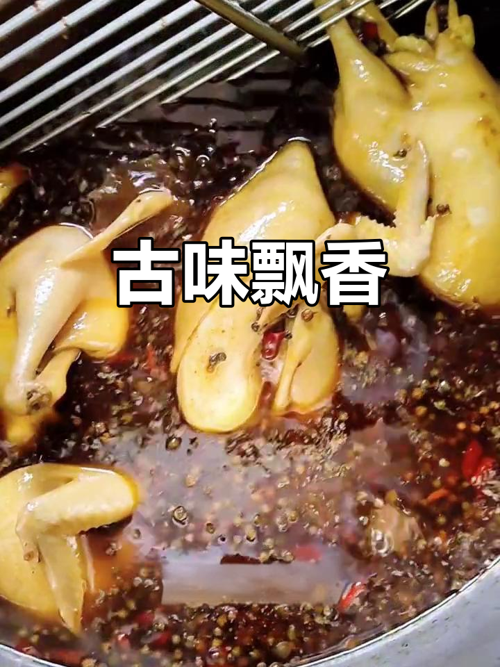古法熏肉香气扑鼻,雨天也要约上朋友一起享受!