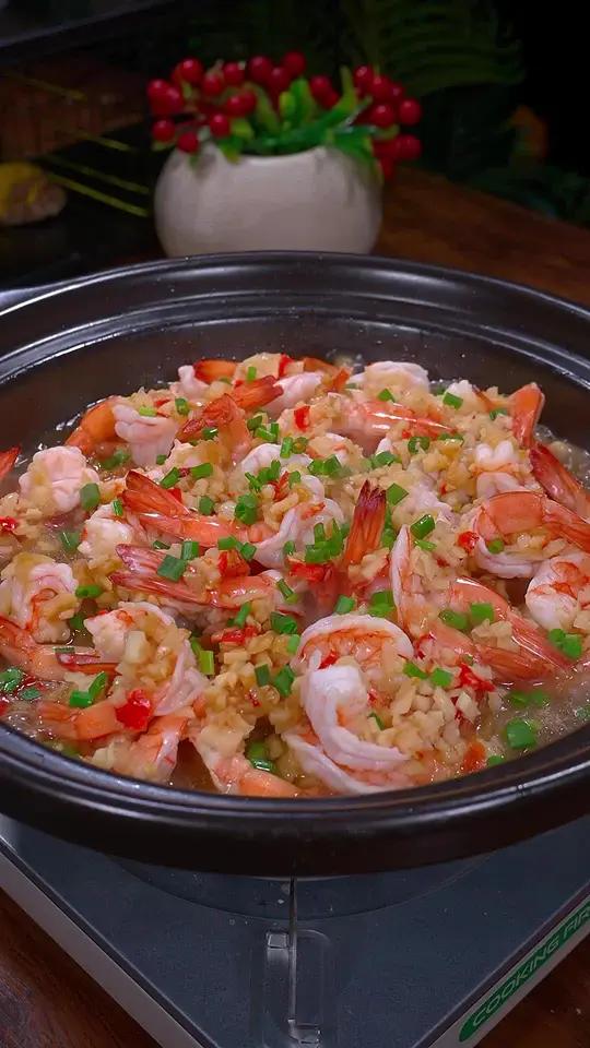 蒜蓉粉丝蒸大虾 蒜蓉粉丝蒸大虾做法,蒜香十足,好吃又下饭 蒜蓉粉丝蒸大虾