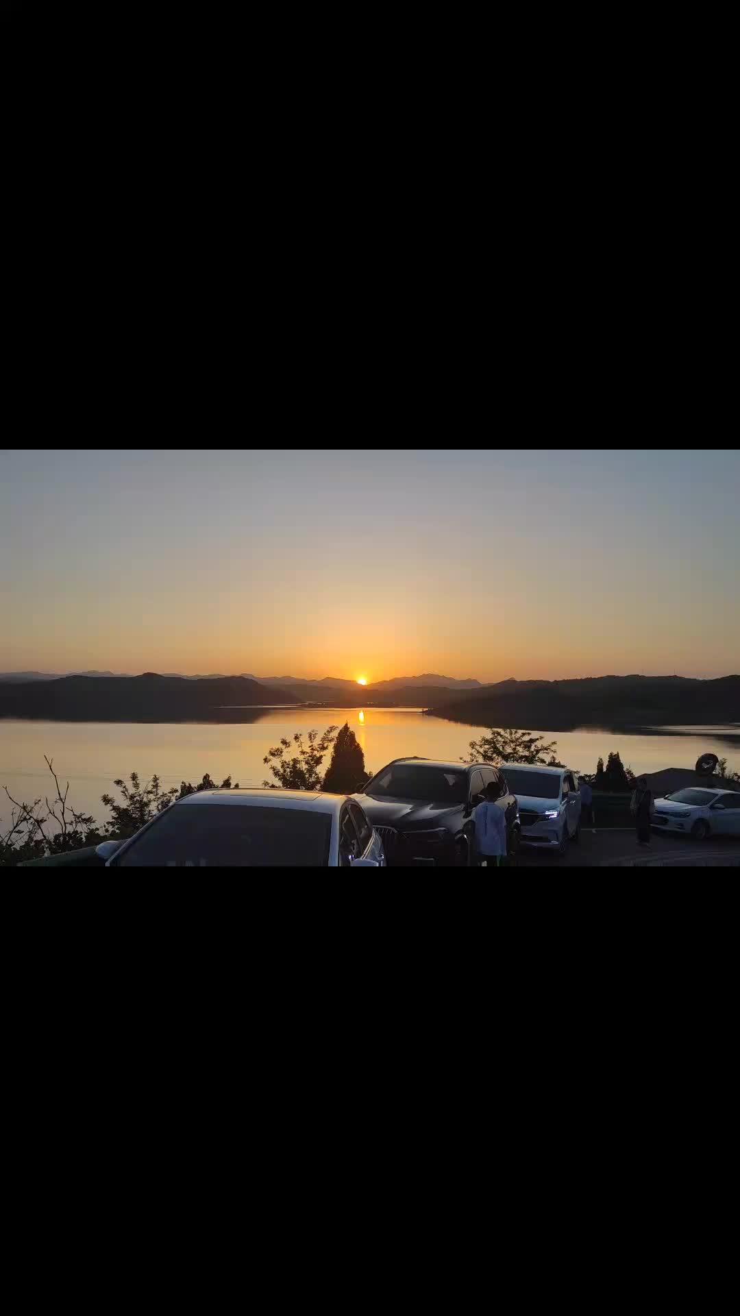 落日余晖映晚霞一抹夕阳美如画 感受大自然的气息和美景 山顶的风景总要自己去看 五一假期 温