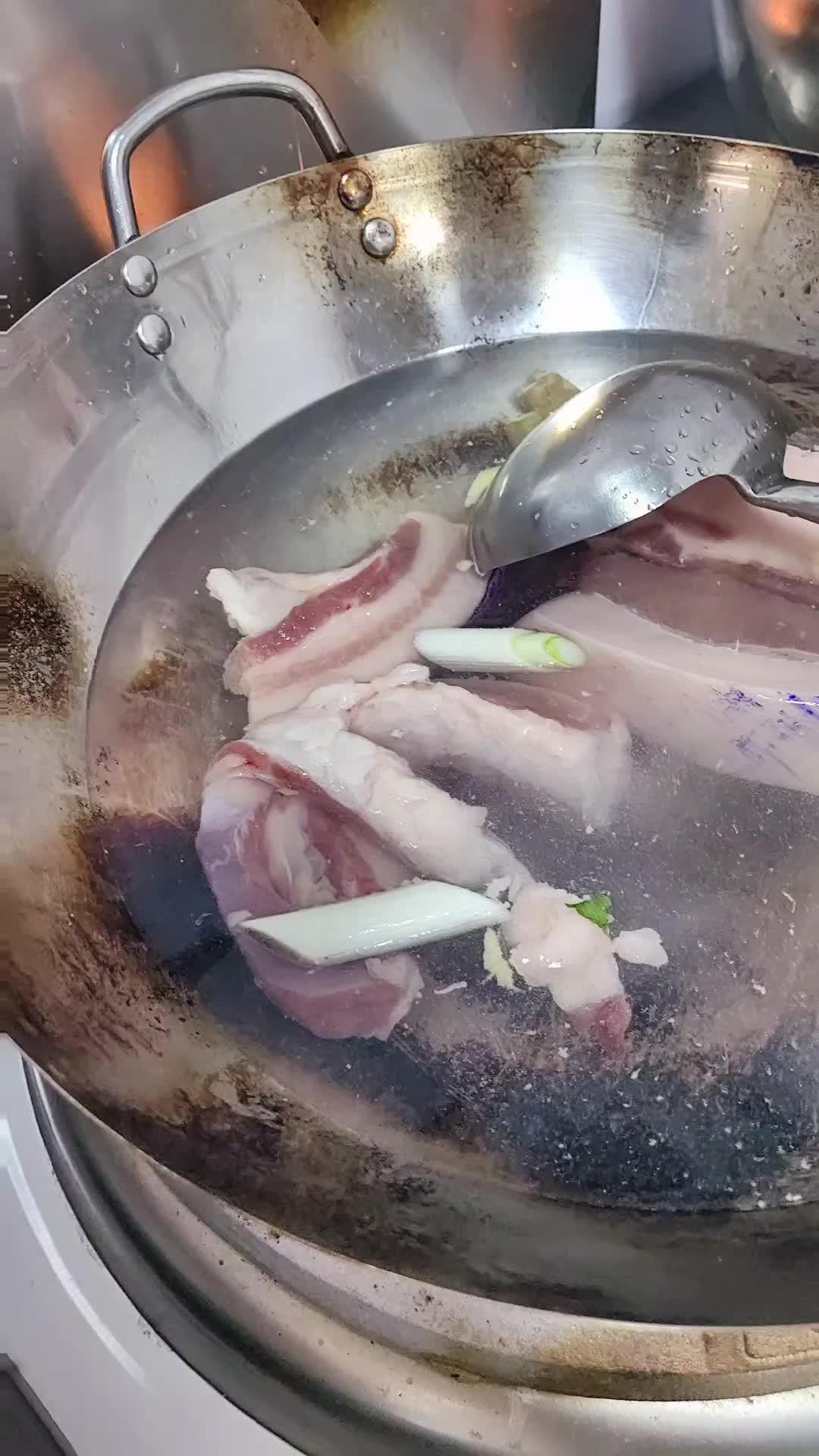 四川回锅肉 家常回锅肉做法 正宗四川回锅肉炒法 怎样做回锅肉好吃 吃货