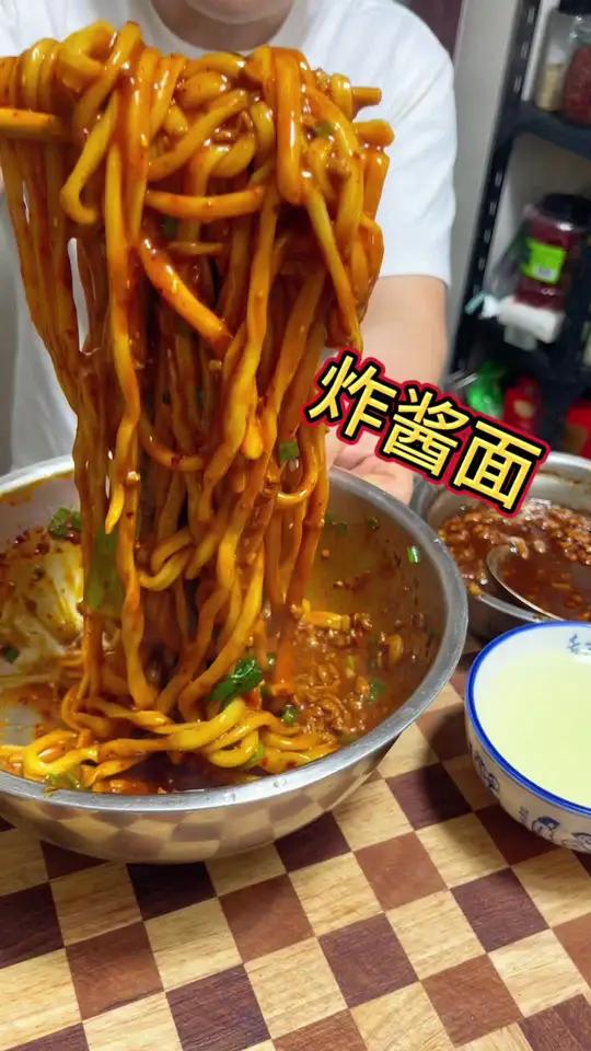 喜欢吃炸酱面在家,轻松搞定,简单方便还好吃