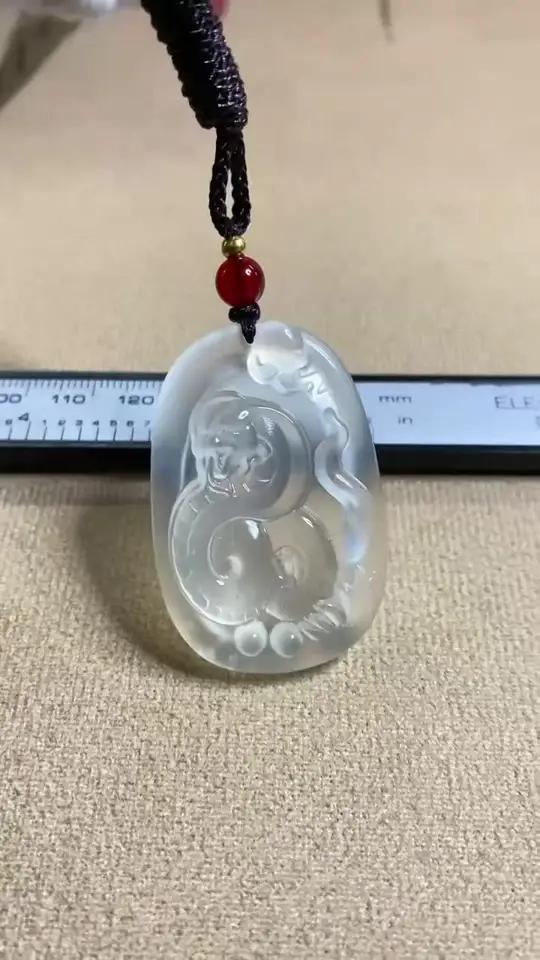 邀您共赏「庆祝」极品.天然岫玉.生肖蛇.吊坠玉佩挂件 老坑种.玉质细腻水润冰透亮泽.高品质