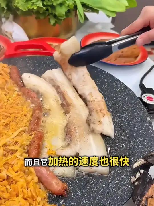 有了这个烤肉盘,想吃烤肉随时可以在家做,既干净还省钱,火山岩麦饭石材质,不粘锅好清洁!