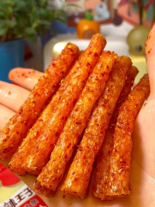 火辣的天气配火辣的辣条!整个人都在燃烧