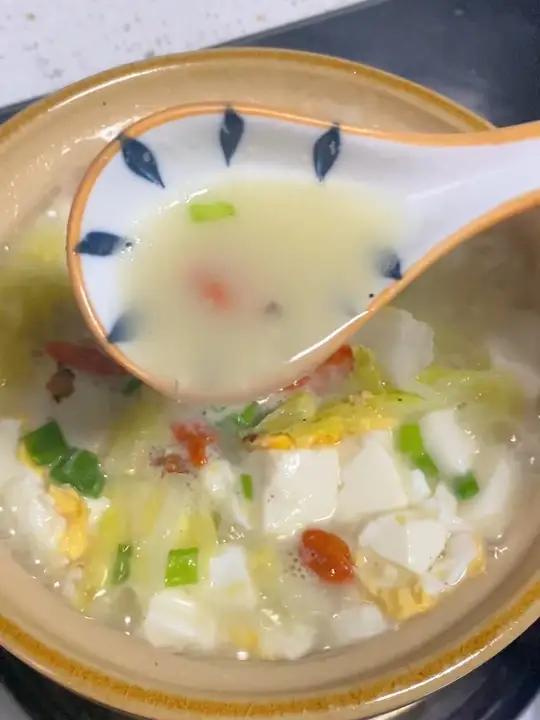 今日份热呼呼的减脂晚餐 汤底浓白的白菜豆腐汤我的减肥日记减脂餐学会快去试试吧吃瘦不饿瘦好身