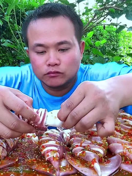 鲜辣剁椒凉拌带卵大鱿鱼 泰国大叔泰国美食种草激励计划内容启发搜索全民任务