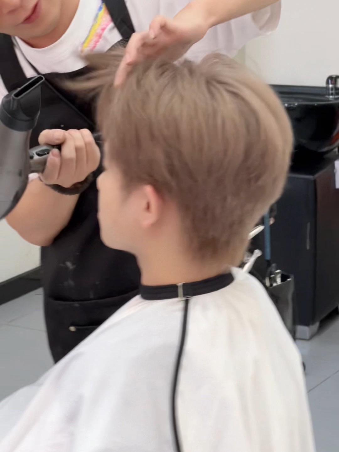 奶茶灰金 男士发型 混血发色 奶茶色 潮色系