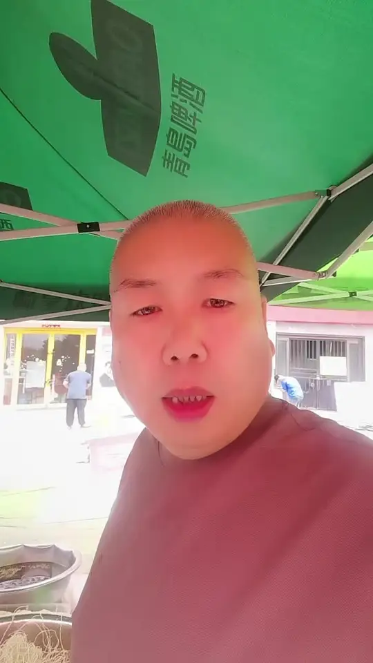 大锅烩菜烹饪全程展示地道家常风味