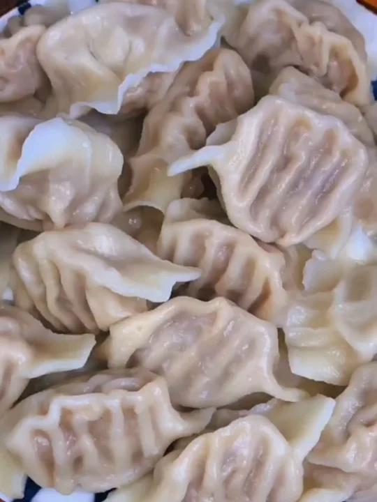 教你做正宗东北猪肉酸菜馅饺子,绝绝子啊!
