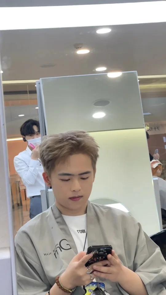 男生奶茶灰棕|显白质感发色|——这款发色适合黄皮,黑皮的男生,赶快带男朋友get同款发色吧