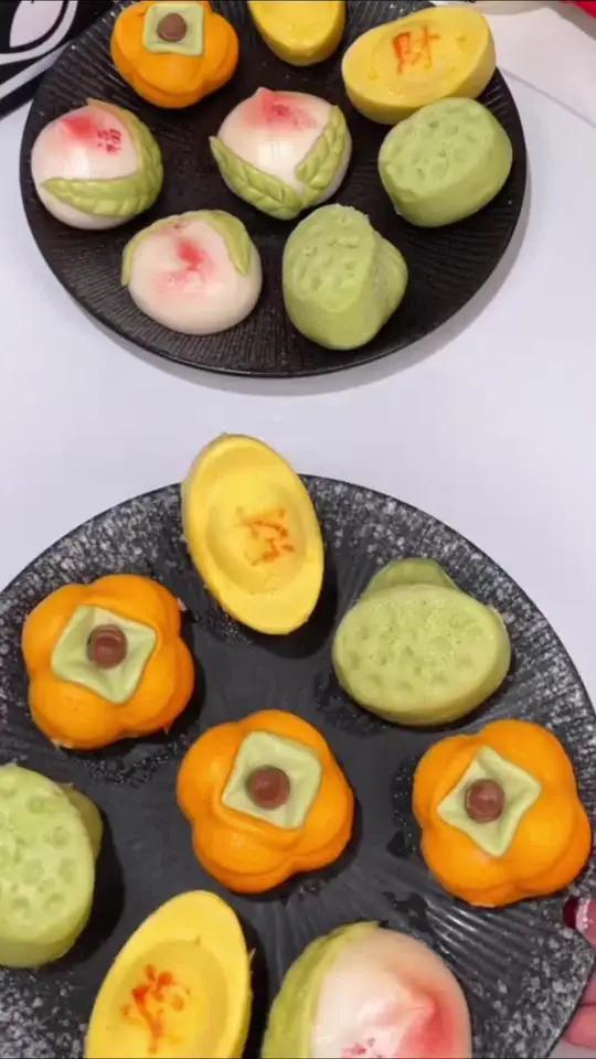 一定要安排这款好看又好吃的卡通 豆沙包,松软的表皮淡淡奶香,豆沙馅料微甜不腻,好吃寓意也好