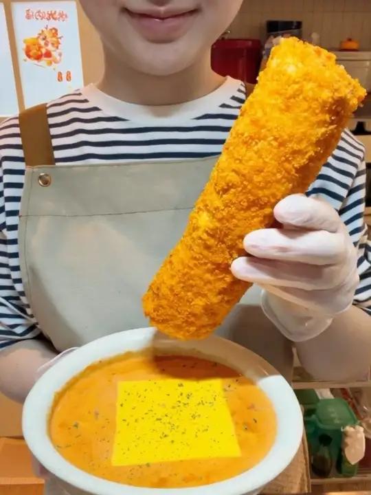 今天吃炸猪排紫菜包饭卷蘸芝士奶油培根年糕汤#满级吃商通关赛 #谁懂这一口的好吃程度