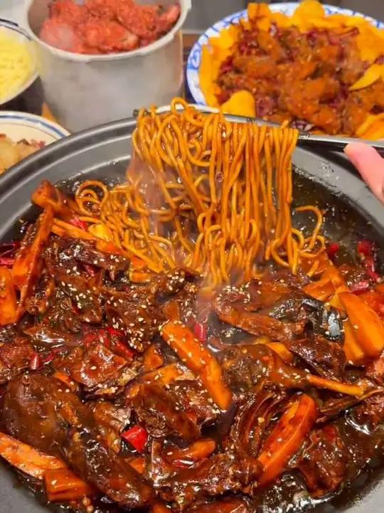 打卡回味黑鸭煲 