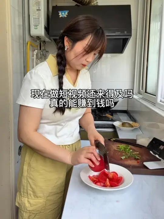 很多人都在说现在做短视频还来得及吗,到底还能不能赚到钱,一条视频告诉你答案#短视频创业 #