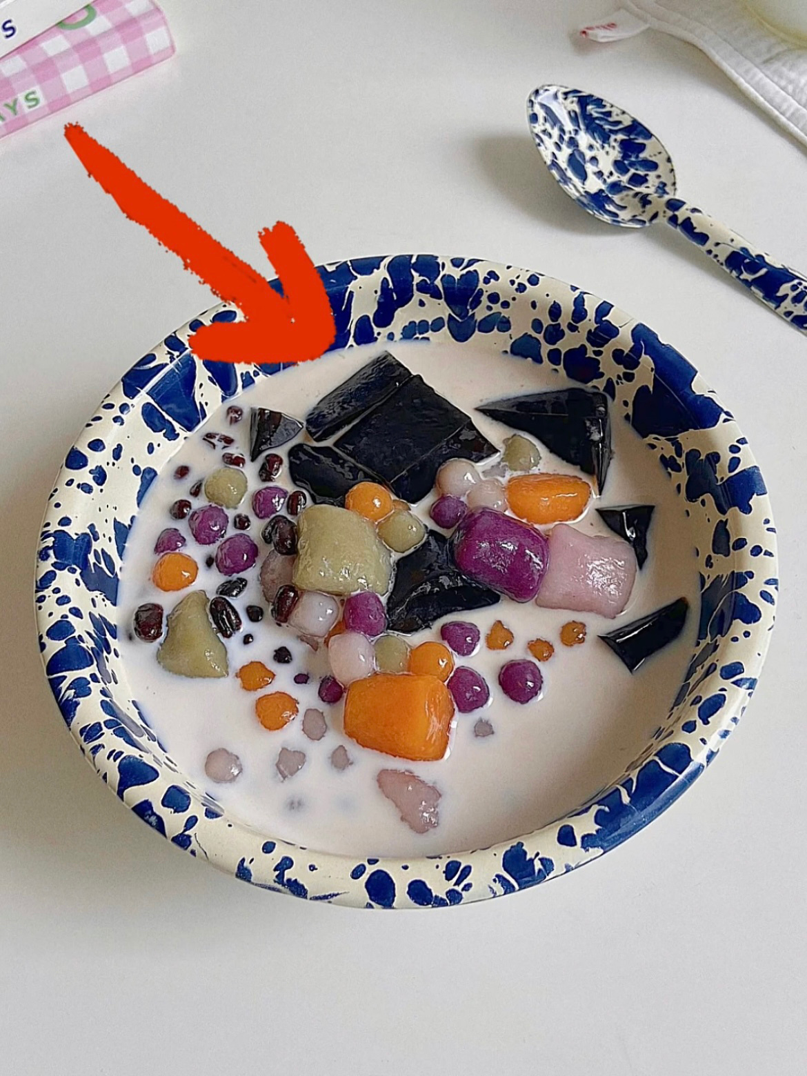 所以黑色的到底是凉粉、龟苓膏、还是烧仙草?