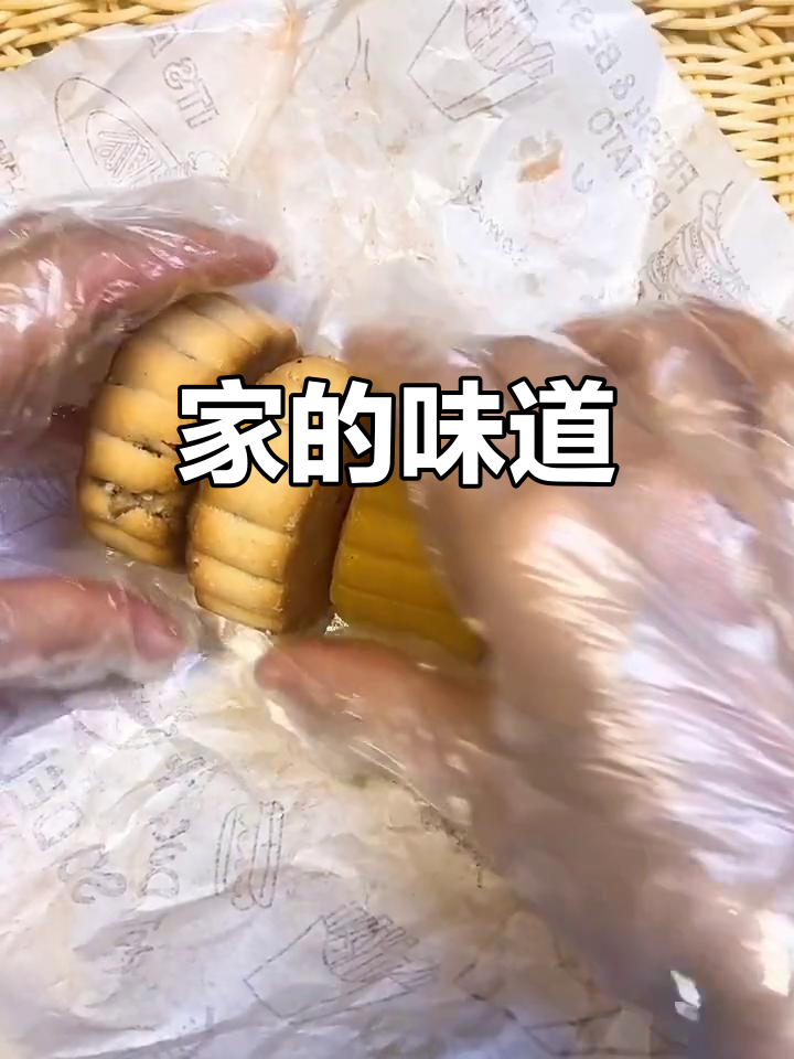 在家乡开蛋糕店,亲手做月饼送给妈妈,温暖又贴心!