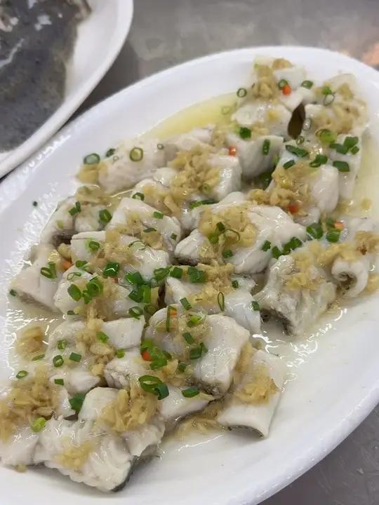 拍姜蒸海鲈鱼！有没有不爱吃姜的朋友呢 美食制作分享美食教学美食视频