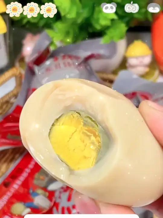 先卤后烤的鹅蛋特别香,蛋黄是那种沙沙的一点也不噎人也不咸,一定要试试太好吃了 烤鹅蛋 开袋