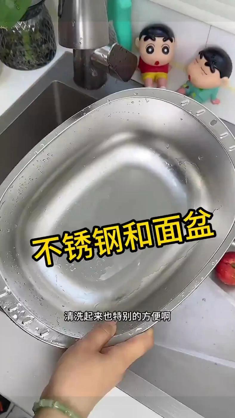 家里厨房真的可以安排上一个这样的蛋形不锈钢盆a!可以用来和面,还可以用来洗菜、做凉拌、装热
