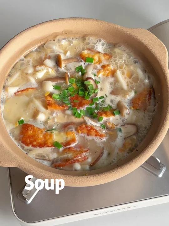 天冷了来一碗热乎乎的三鲜菌菇汤????低脂低卡