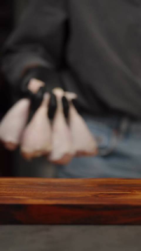 用烤炉的吊烧功能烤个培根鸡腿 有一种美好叫辽宁 辽宁好网民守法好公民