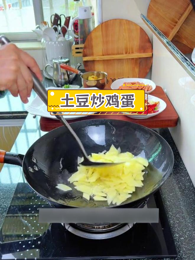 土豆火腿鸡蛋炒,家常美味
