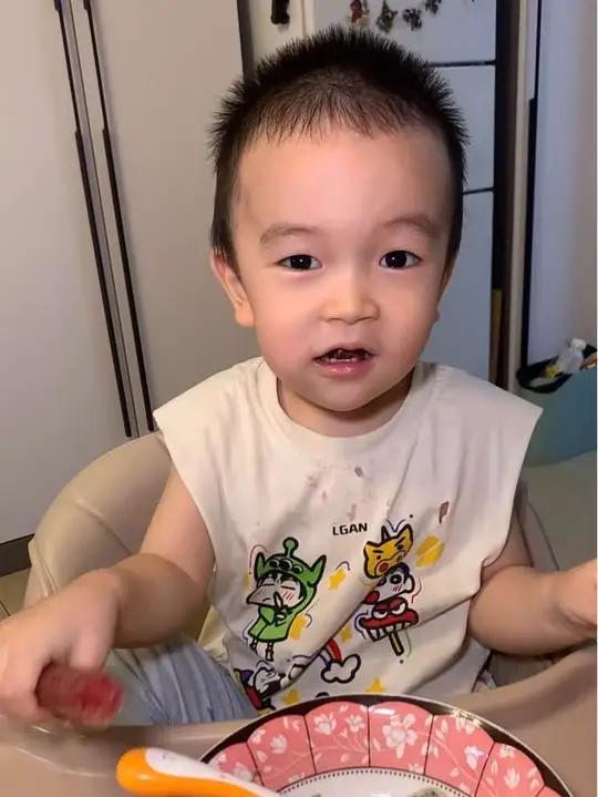 就是去吃火锅和麻辣烫里边儿三块钱一根加的那个配菜的广式腊肠
