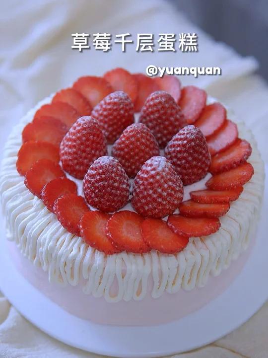 满满的草莓夹馅才是千层的正确打开方式