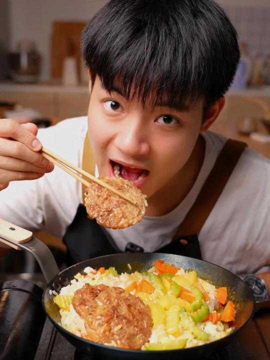 素食吃播!今天吃素咖喱黑椒猪扒饭,太香啦