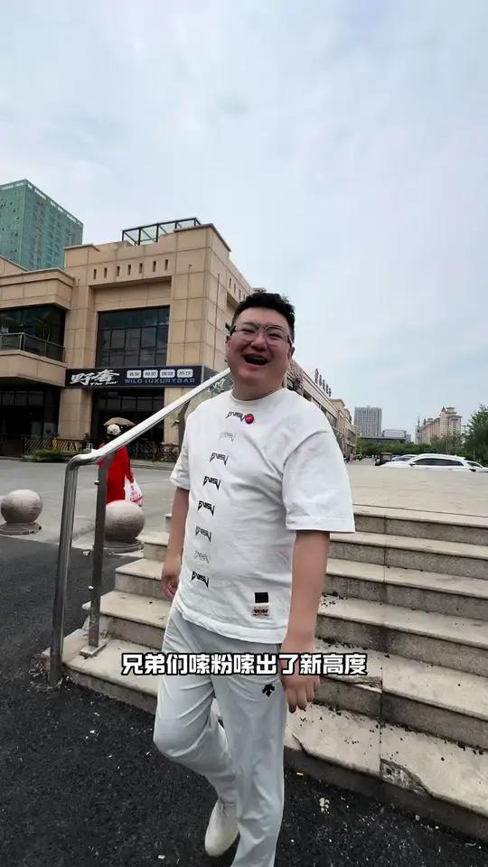 好吃的螺蛳粉，我能干三碗，刘这家柳禧来冲起来！