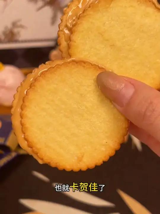 头一次吃到这么好吃的花生酱夹心饼干,又酥脆又脆,花生酱夹心特别香浓,大人小孩都爱吃