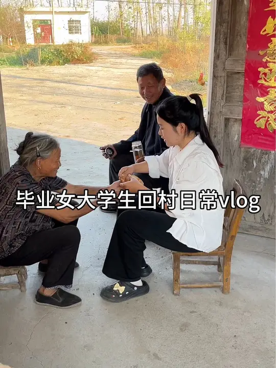 毕业女大学生回村日常:下午做蜂蜜脆皮蛋糕,晚饭孝敬爷爷奶奶