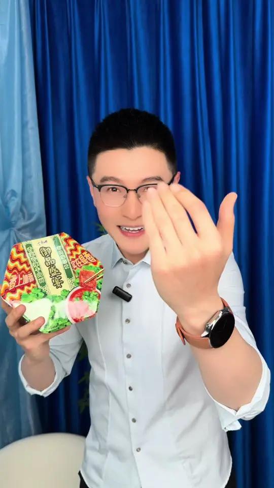 大肉块香菜香辣红烧多口味方便面!康师傅御品盛宴!这泡面可一点也不简单 吃货日常 好吃到停不