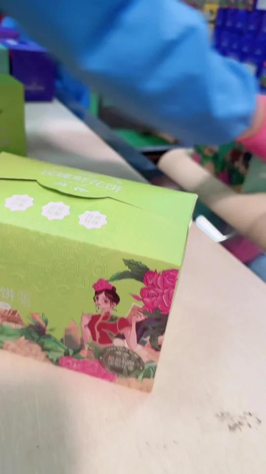 中秋节吃什么云南玫瑰鲜花饼啊