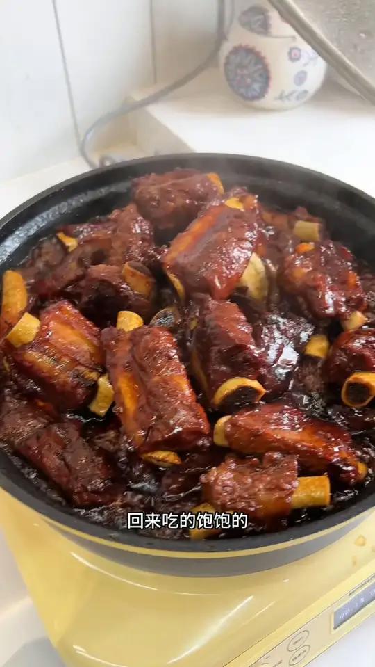 散养黑猪精排,雪花纹理,肉质鲜嫩,清炖红烧都很好吃