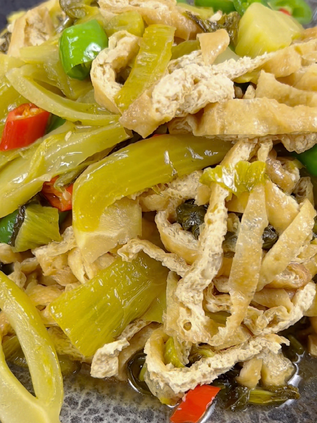 酸菜炒油豆腐