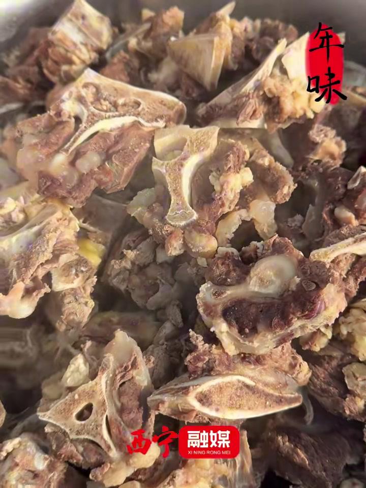 原曹家寨农贸市场年货大集，一站式囤满新年年货（记者陈振涛）#西宁#冬游西宁·吃在东区#惠购