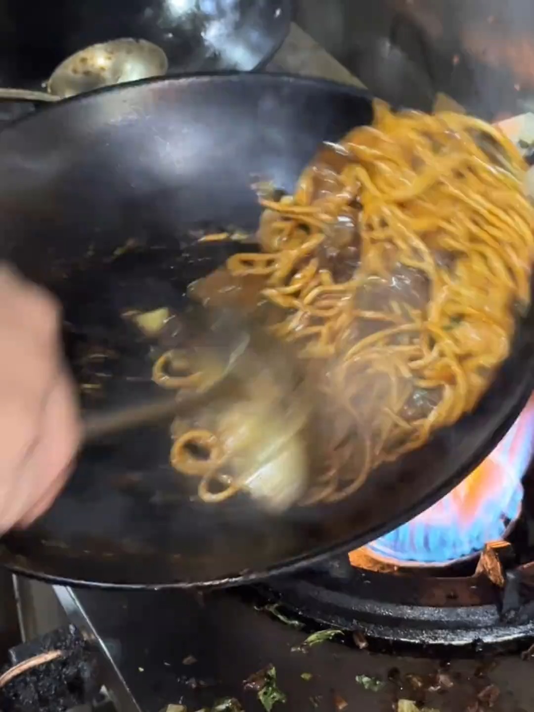 武汉街头21r一碗的湿炒牛肉炒面 贼好吃