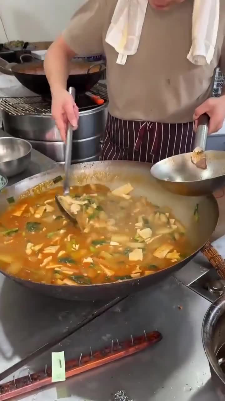 河南洧川羊肉烩豆腐,20一碗,汤鲜肉多超好吃!